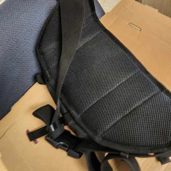 Herschel Eighteen Waist Pack NWOT - Picture 5 of 11